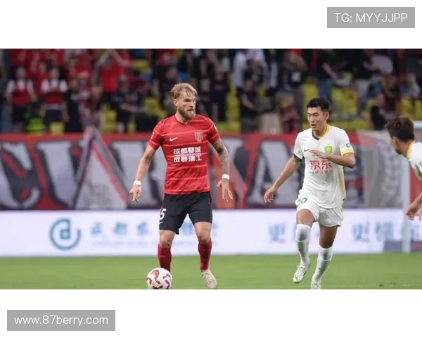 28岁蓉城中卫亚冠多次失误致球队连丢四球